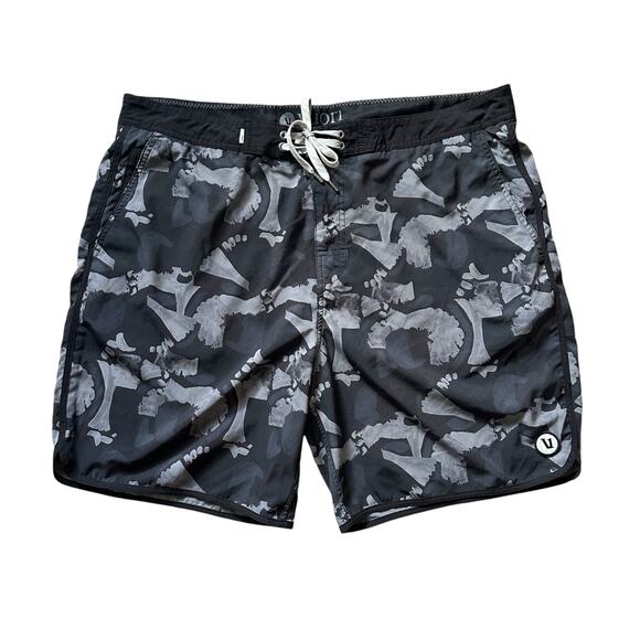Vuori Other - Vuori Cruise Boardshort Black Abstract Men’s Size 38 Unlined 7 1/2 Inseam